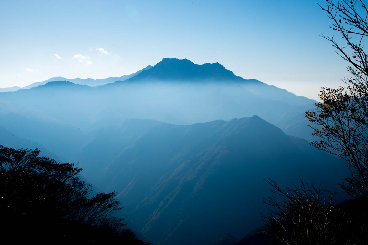 瓶ヶ森林道から望む石鎚山